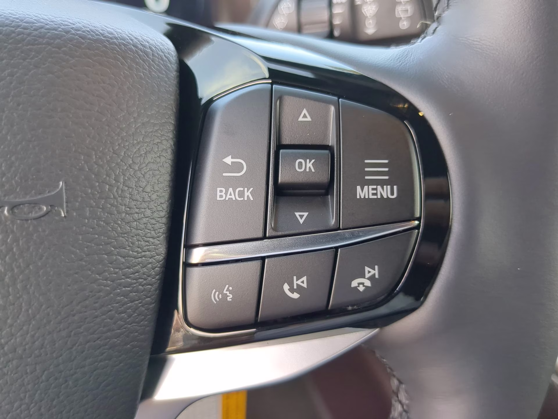 2026 Star White Metallic Tri-Coat Ford Explorer Platinum 4X4 SUV