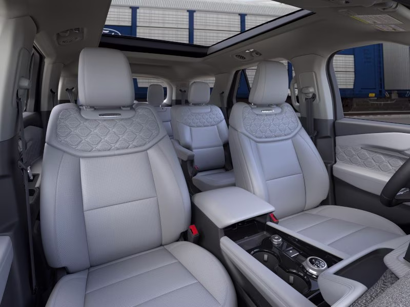 2026 Space White Metallic Ford Explorer Platinum 4X4 SUV