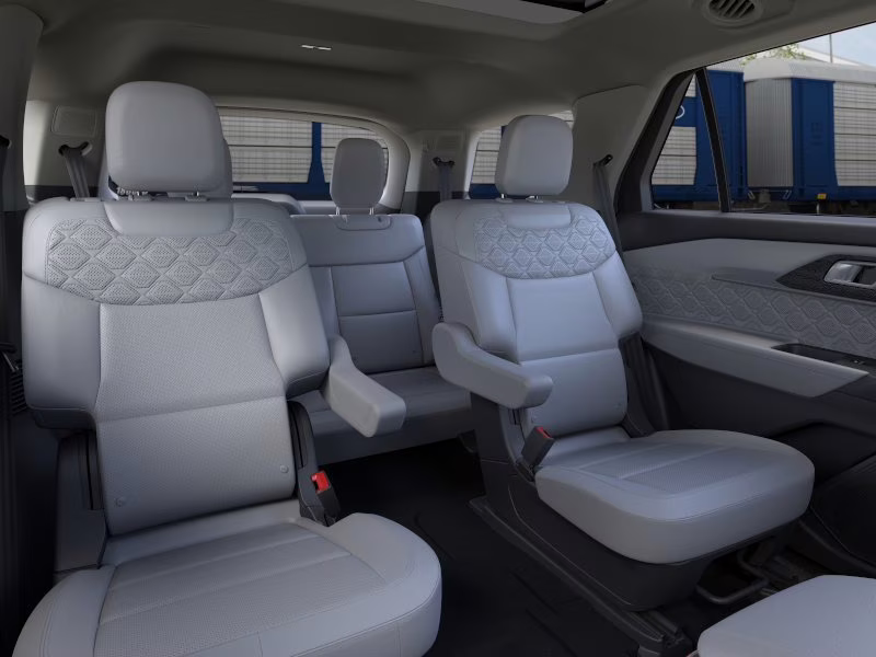 2026 Star White Metallic Tri-Coat Ford Explorer Platinum 4X4 SUV