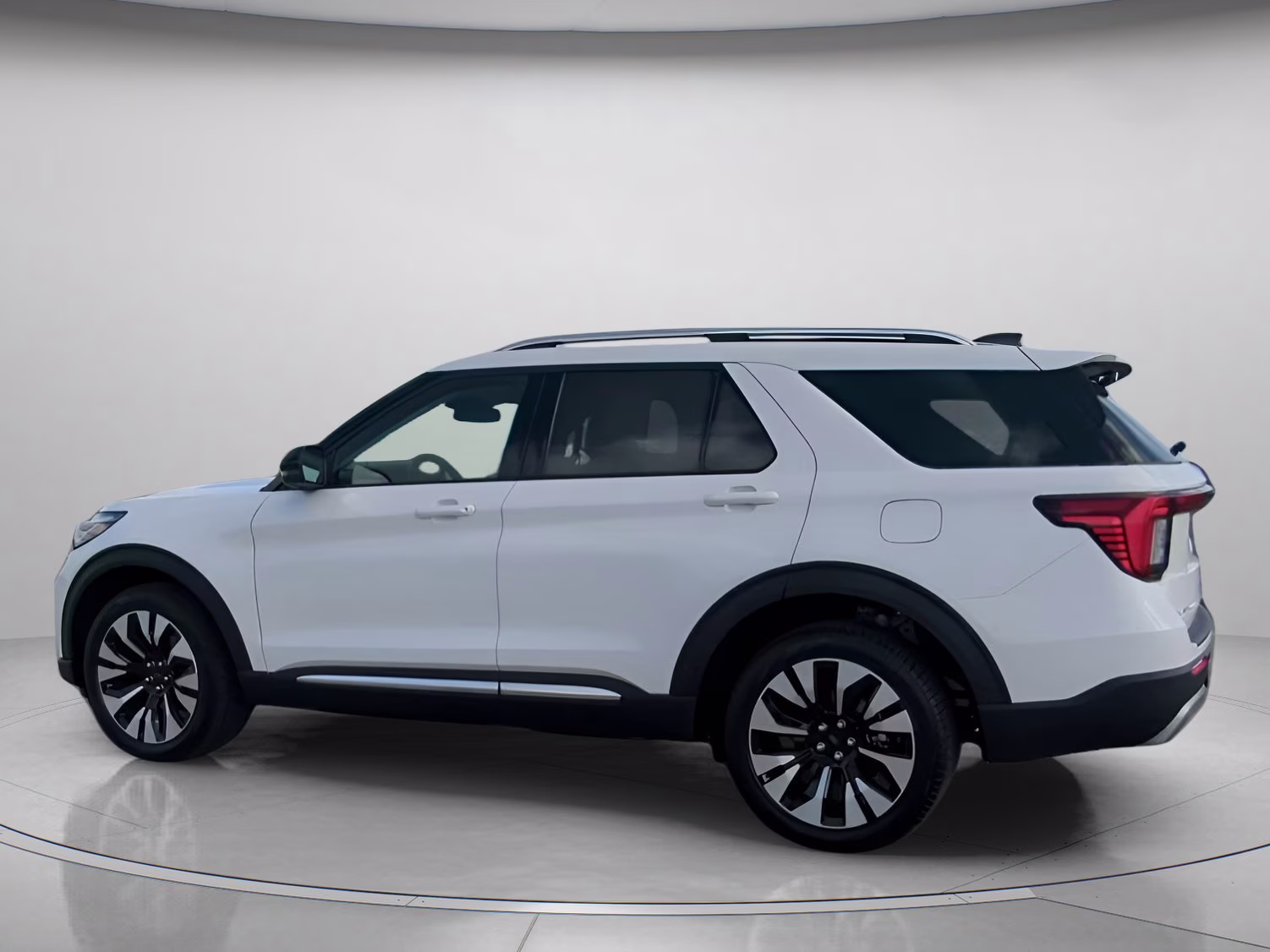 2026 Star White Metallic Tri-Coat Ford Explorer Platinum 4X4 SUV