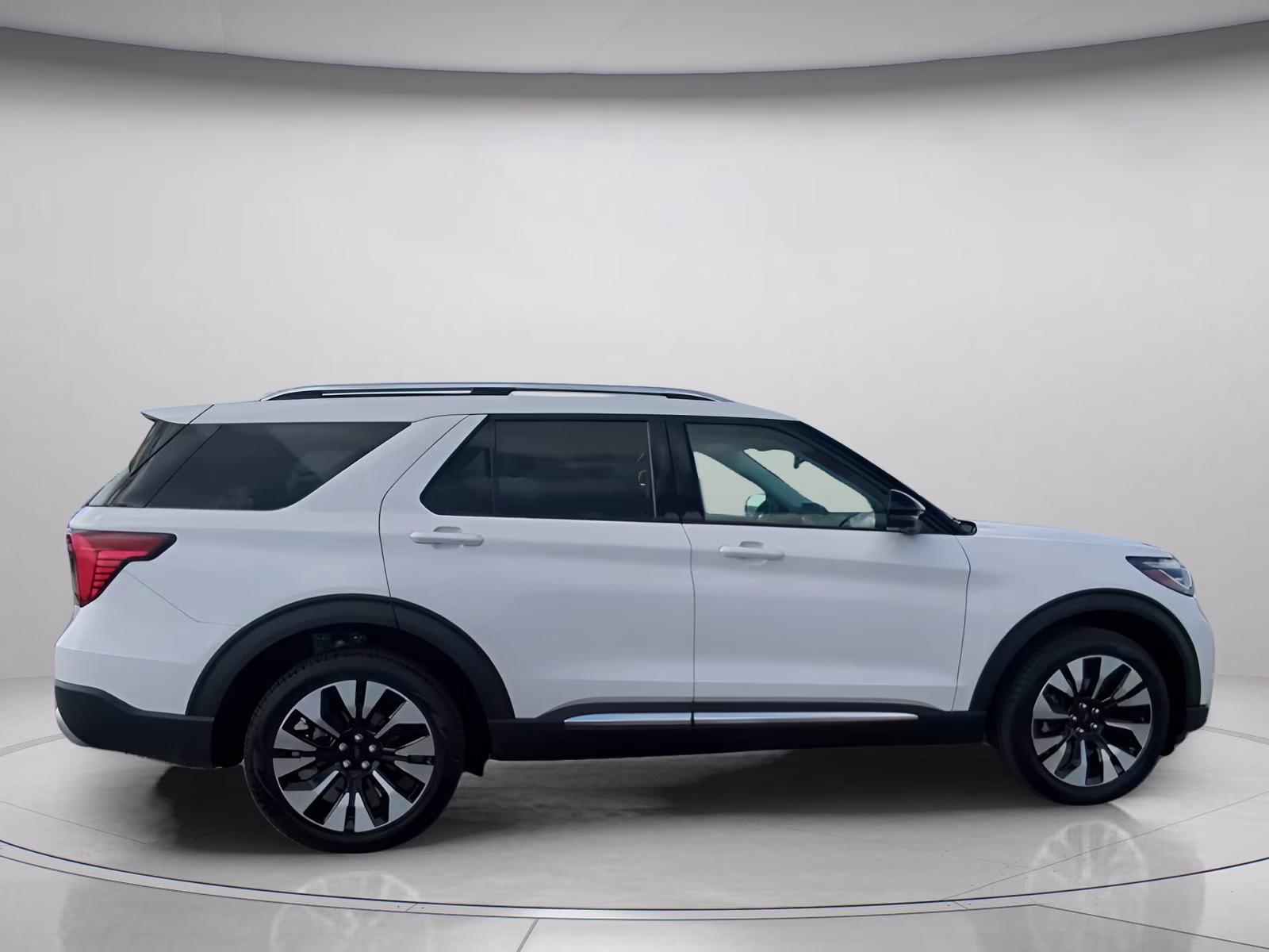 2026 Star White Metallic Tri-Coat Ford Explorer Platinum 4X4 SUV