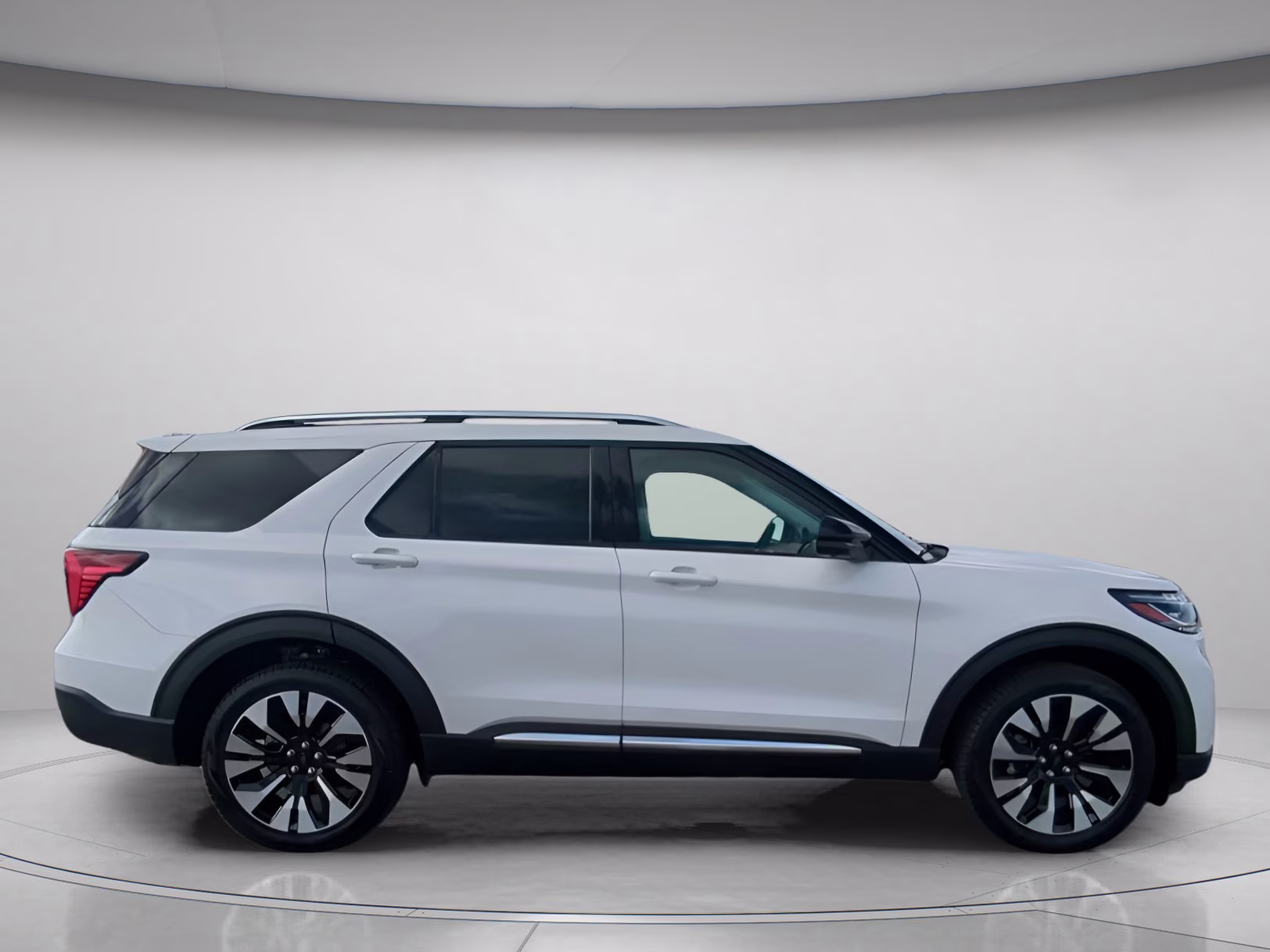 2026 Star White Metallic Tri-Coat Ford Explorer Platinum 4X4 SUV