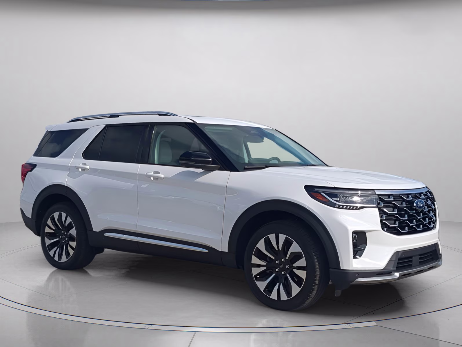 2026 Star White Metallic Tri-Coat Ford Explorer Platinum 4X4 SUV