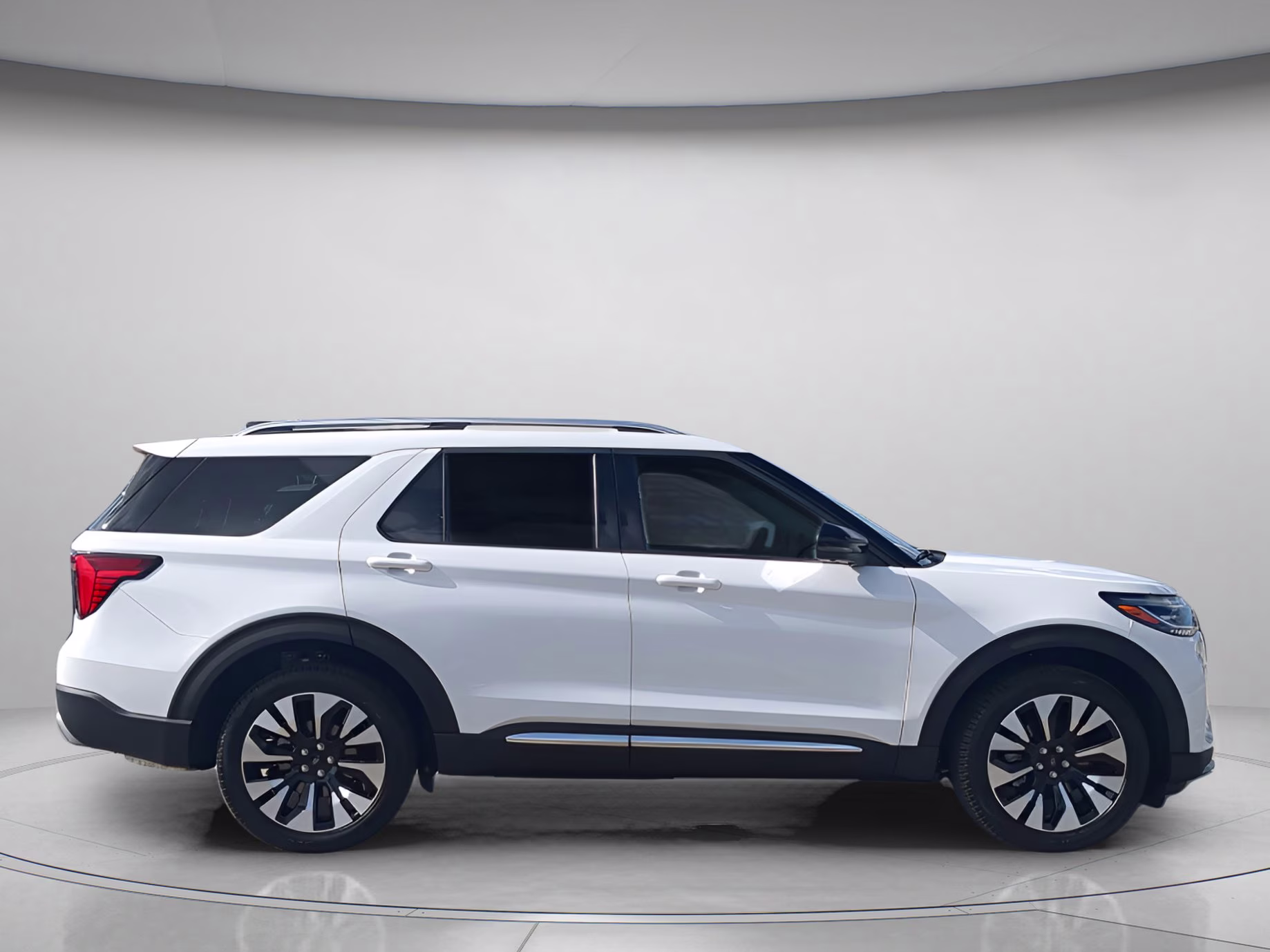 2026 Star White Metallic Tri-Coat Ford Explorer Platinum 4X4 SUV