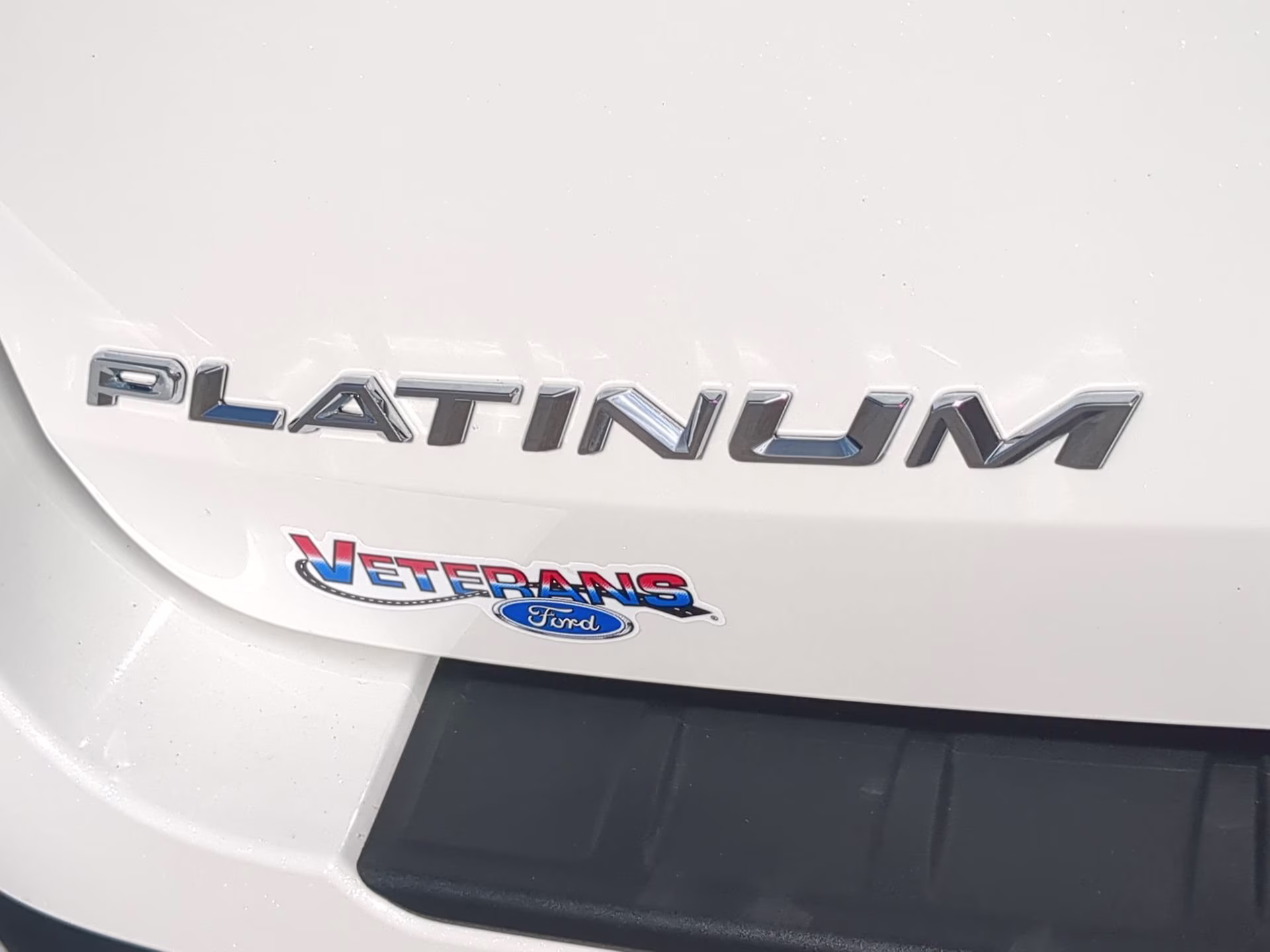 2026 Star White Metallic Tri-Coat Ford Explorer Platinum 4X4 SUV