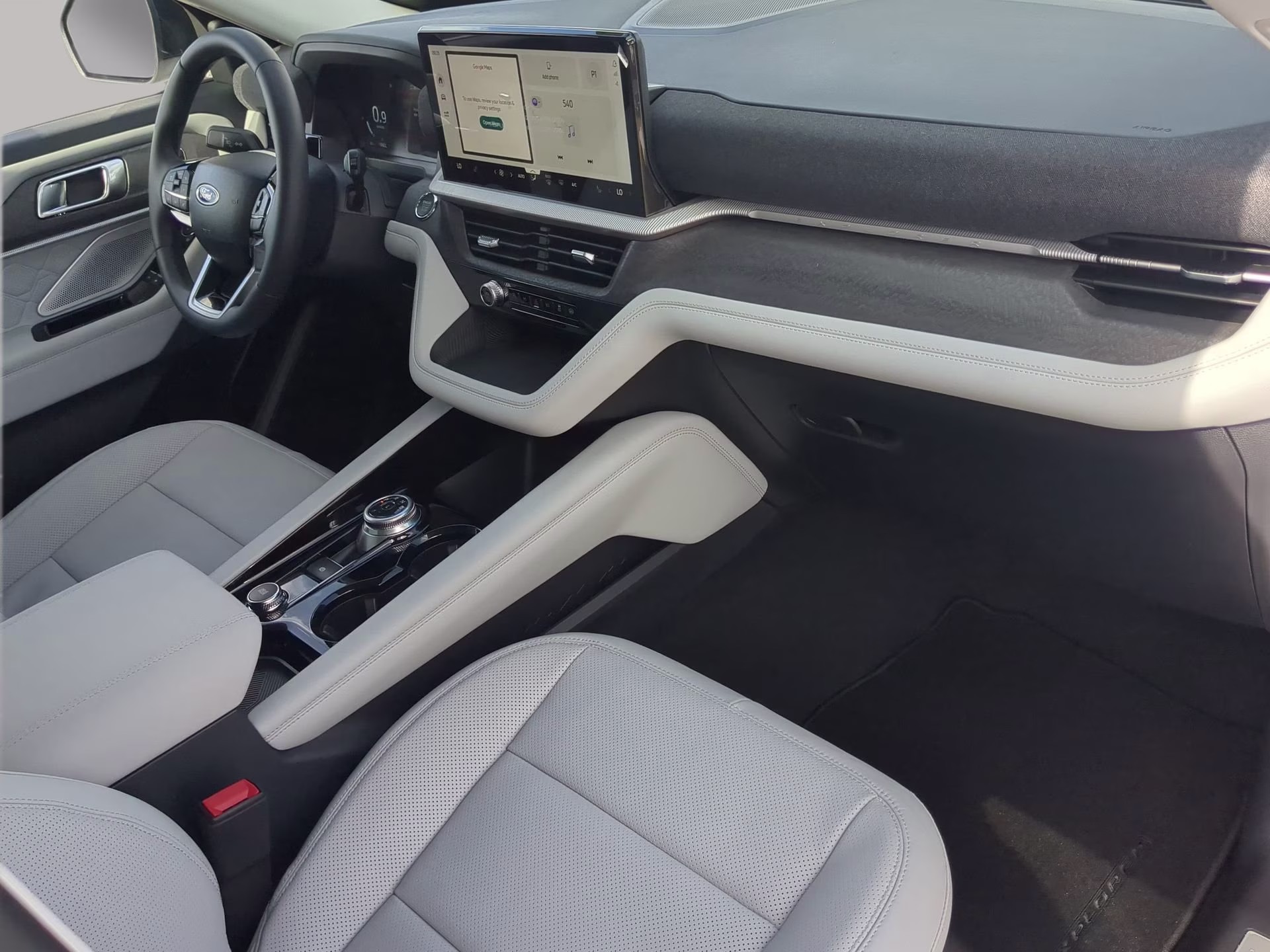 2026 Star White Metallic Tri-Coat Ford Explorer Platinum 4X4 SUV