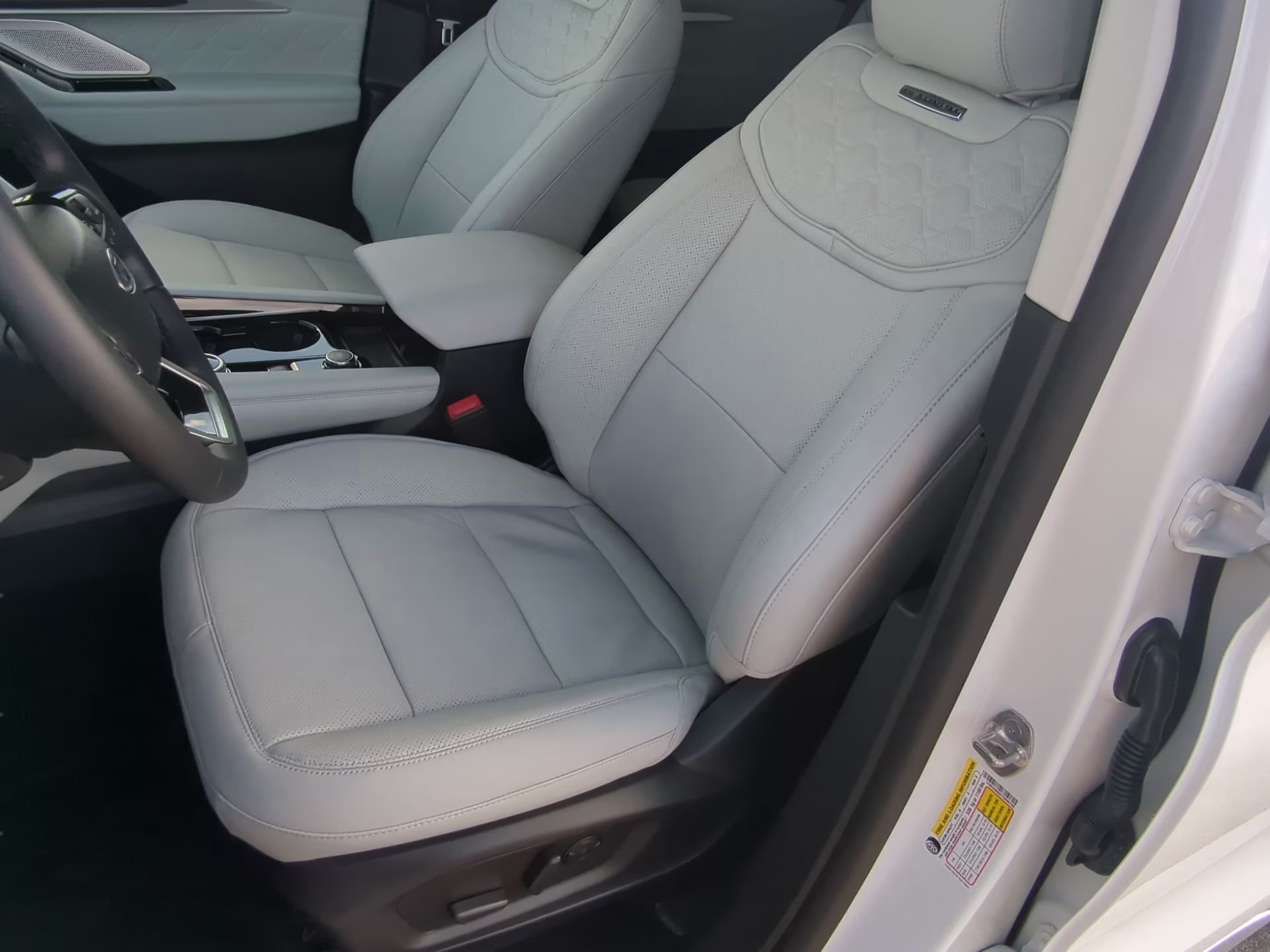 2026 Star White Metallic Tri-Coat Ford Explorer Platinum 4X4 SUV