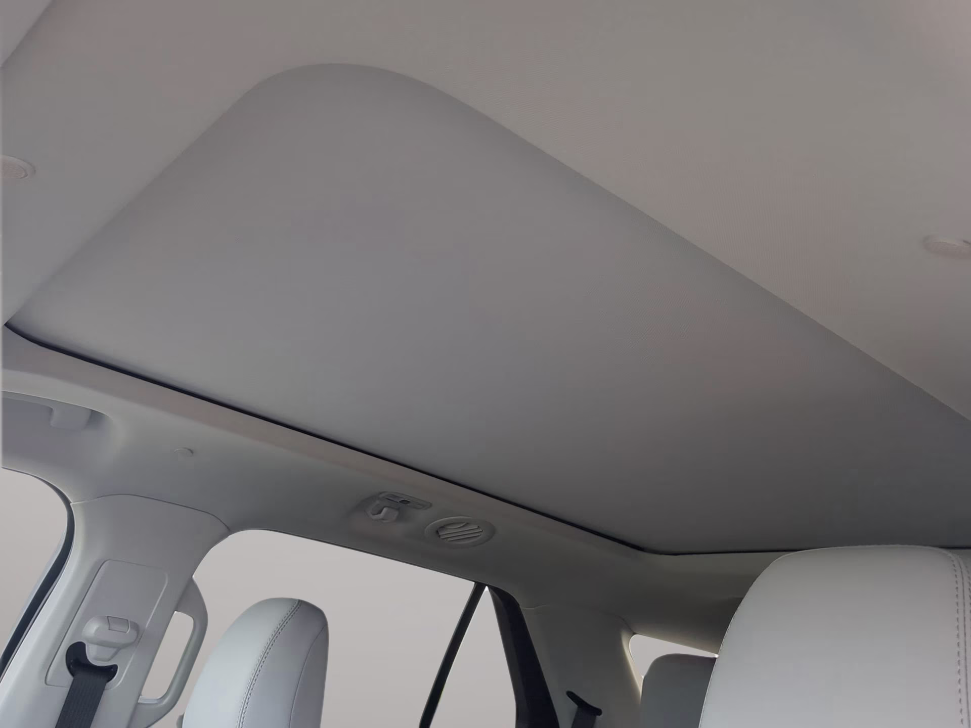2026 Star White Metallic Tri-Coat Ford Explorer Platinum 4X4 SUV
