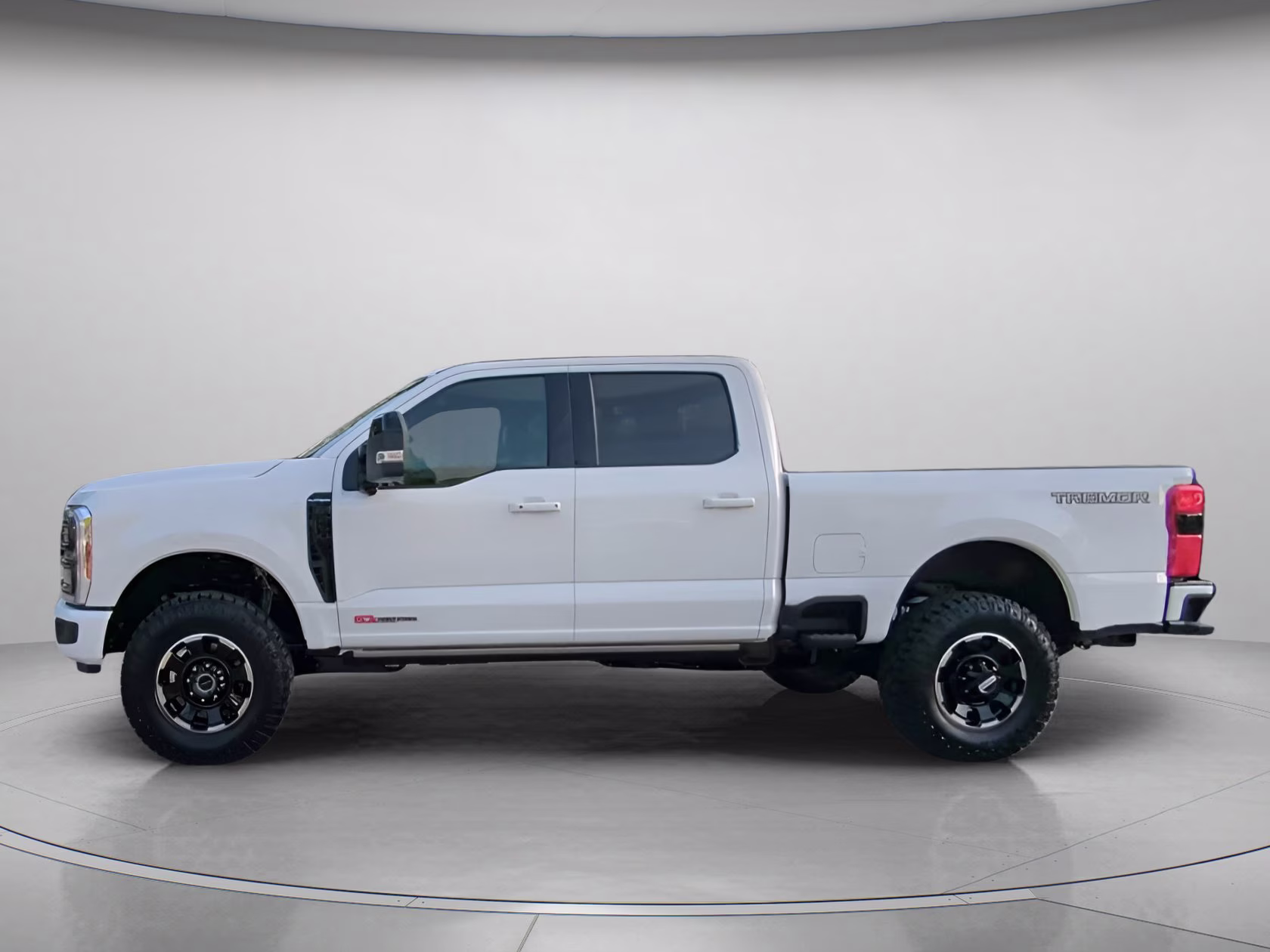 2026 Star White Metallic Tri-Coat Ford Super Duty F-250 SRW Platinum Crew Cab Pickup 4X4 Truck