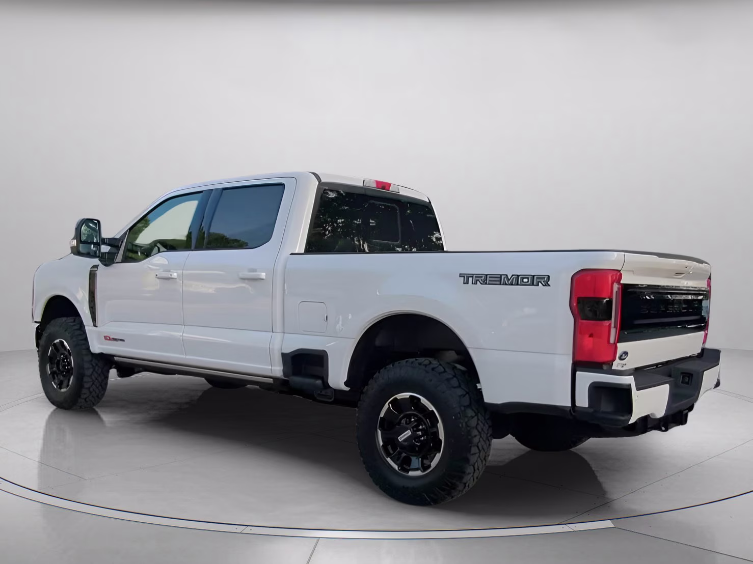 2026 Star White Metallic Tri-Coat Ford Super Duty F-250 SRW Platinum Crew Cab Pickup 4X4 Truck