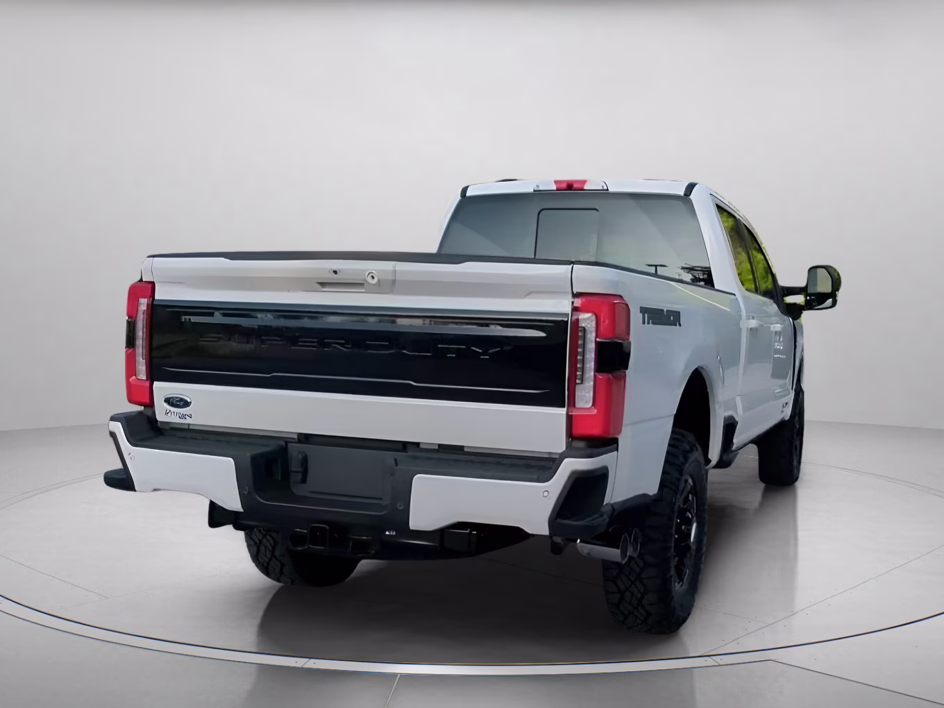 2026 Star White Metallic Tri-Coat Ford Super Duty F-250 SRW Platinum Crew Cab Pickup 4X4 Truck