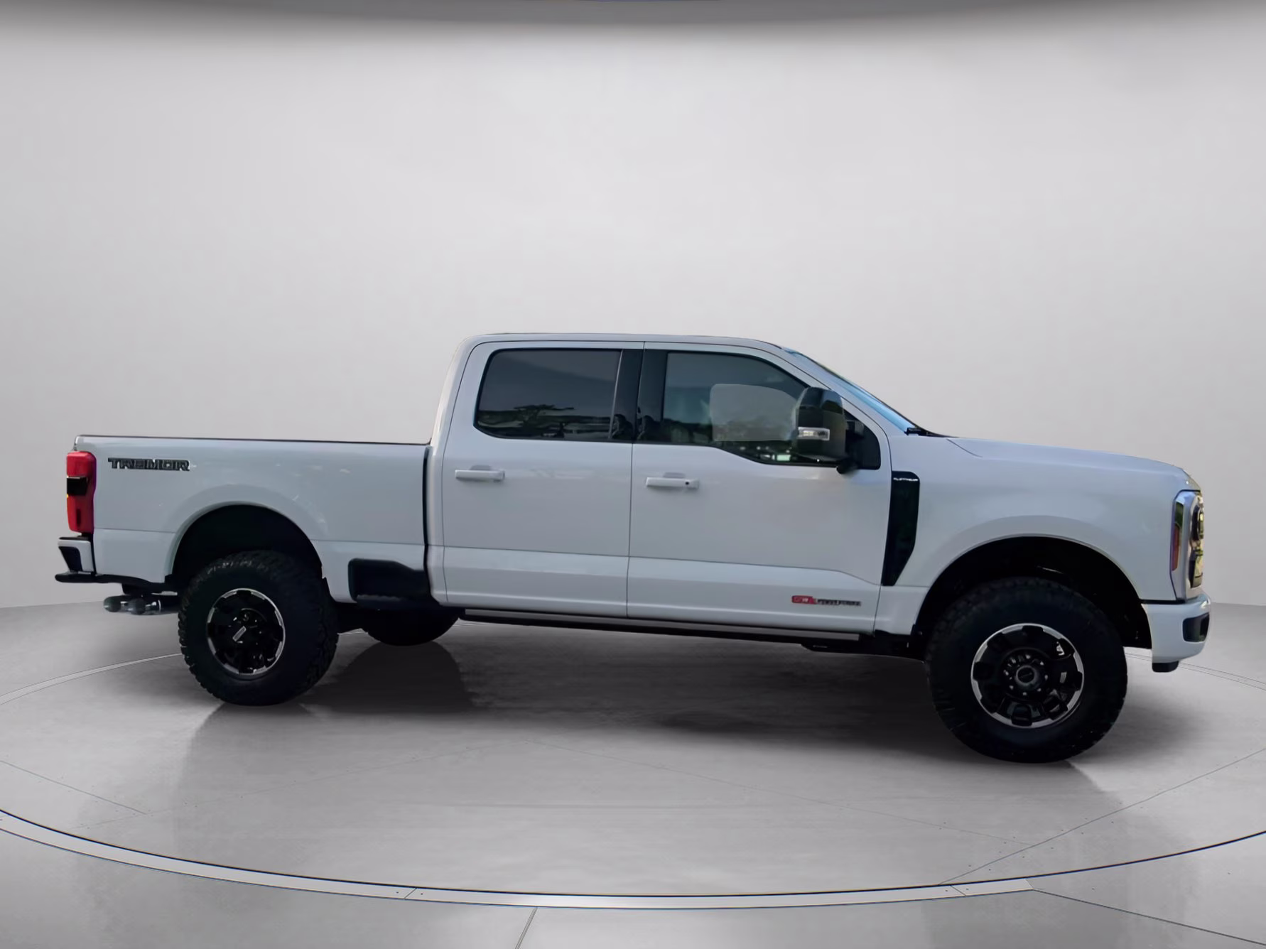 2026 Star White Metallic Tri-Coat Ford Super Duty F-250 SRW Platinum Crew Cab Pickup 4X4 Truck