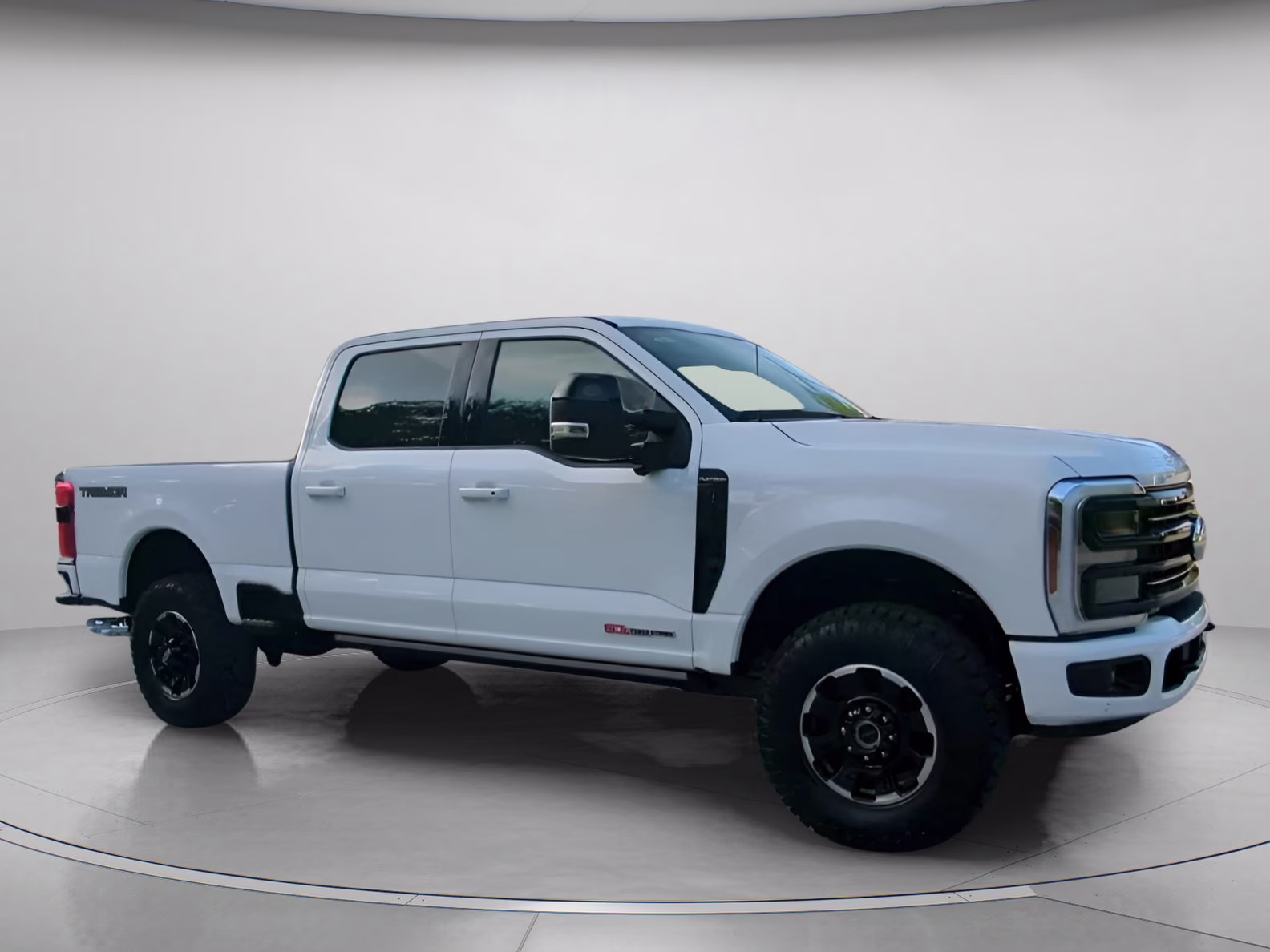 2026 Star White Metallic Tri-Coat Ford Super Duty F-250 SRW Platinum Crew Cab Pickup 4X4 Truck