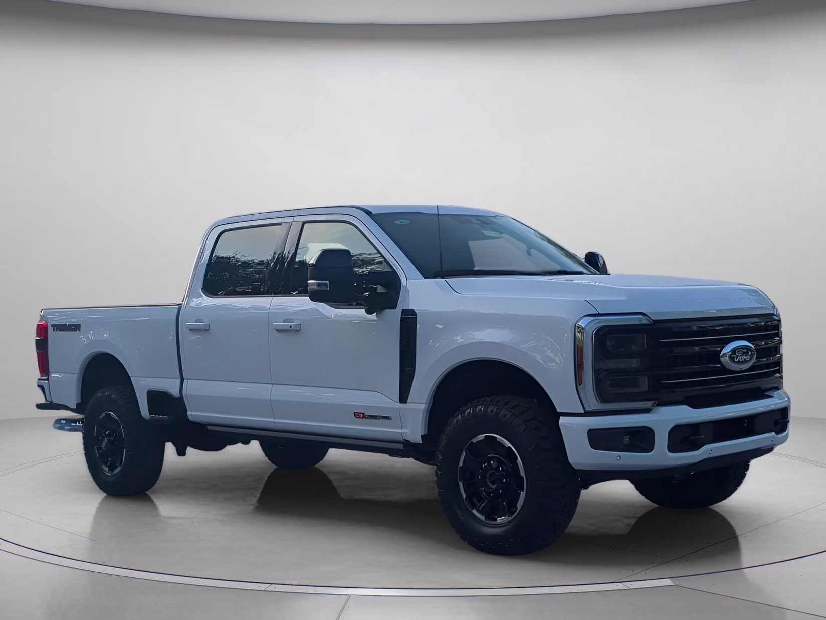 2026 Star White Metallic Tri-Coat Ford Super Duty F-250 SRW Platinum Crew Cab Pickup 4X4 Truck