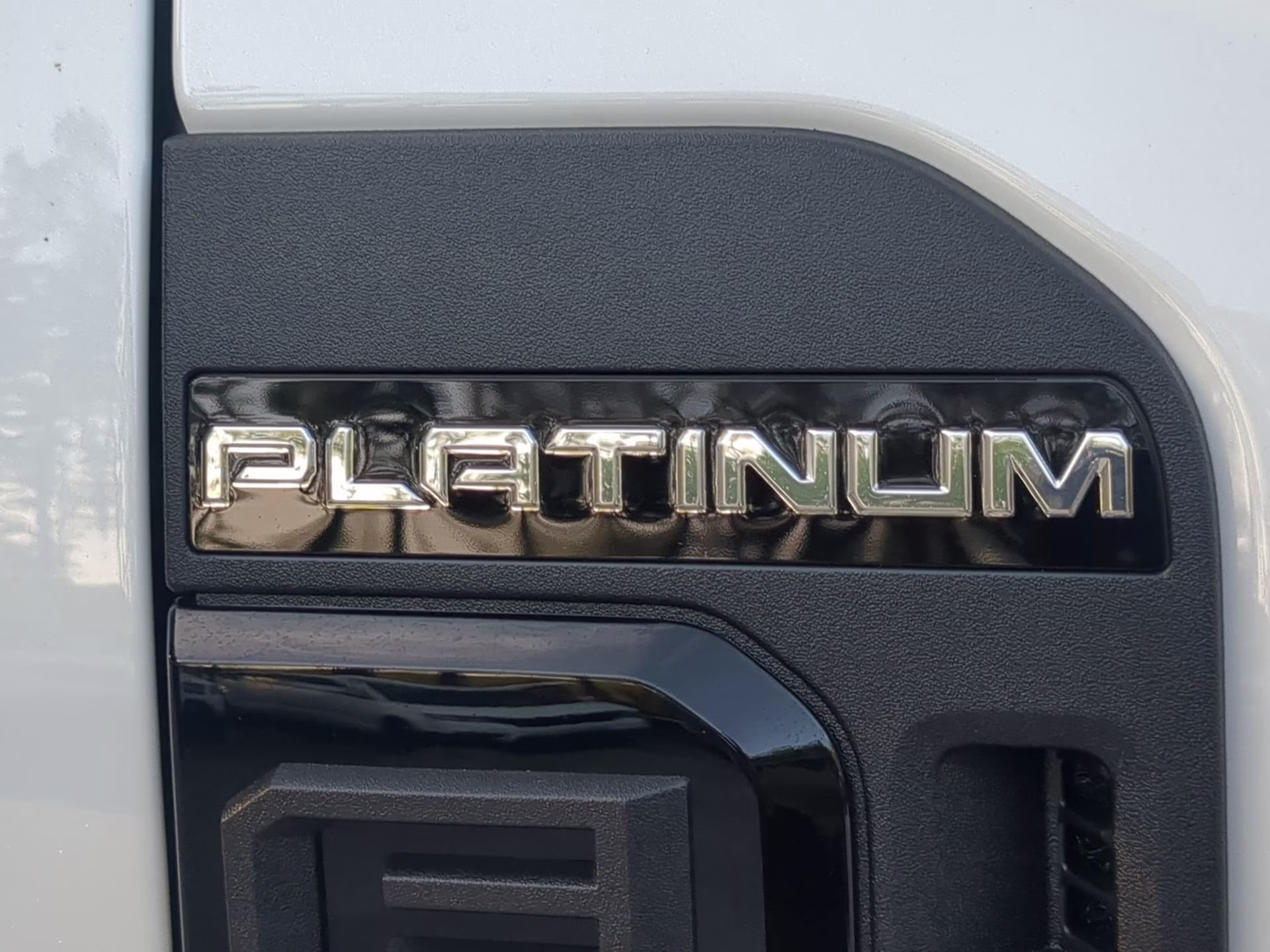 2026 Star White Metallic Tri-Coat Ford Super Duty F-250 SRW Platinum Crew Cab Pickup 4X4 Truck