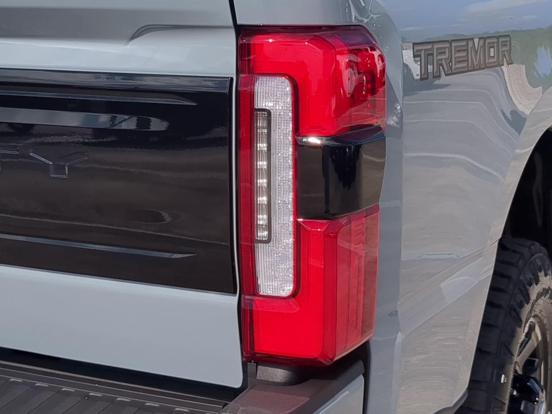 2026 Glacier Gray Metallic Tri-Coat Ford Super Duty F-250 SRW Platinum Crew Cab Pickup 4X4 Truck