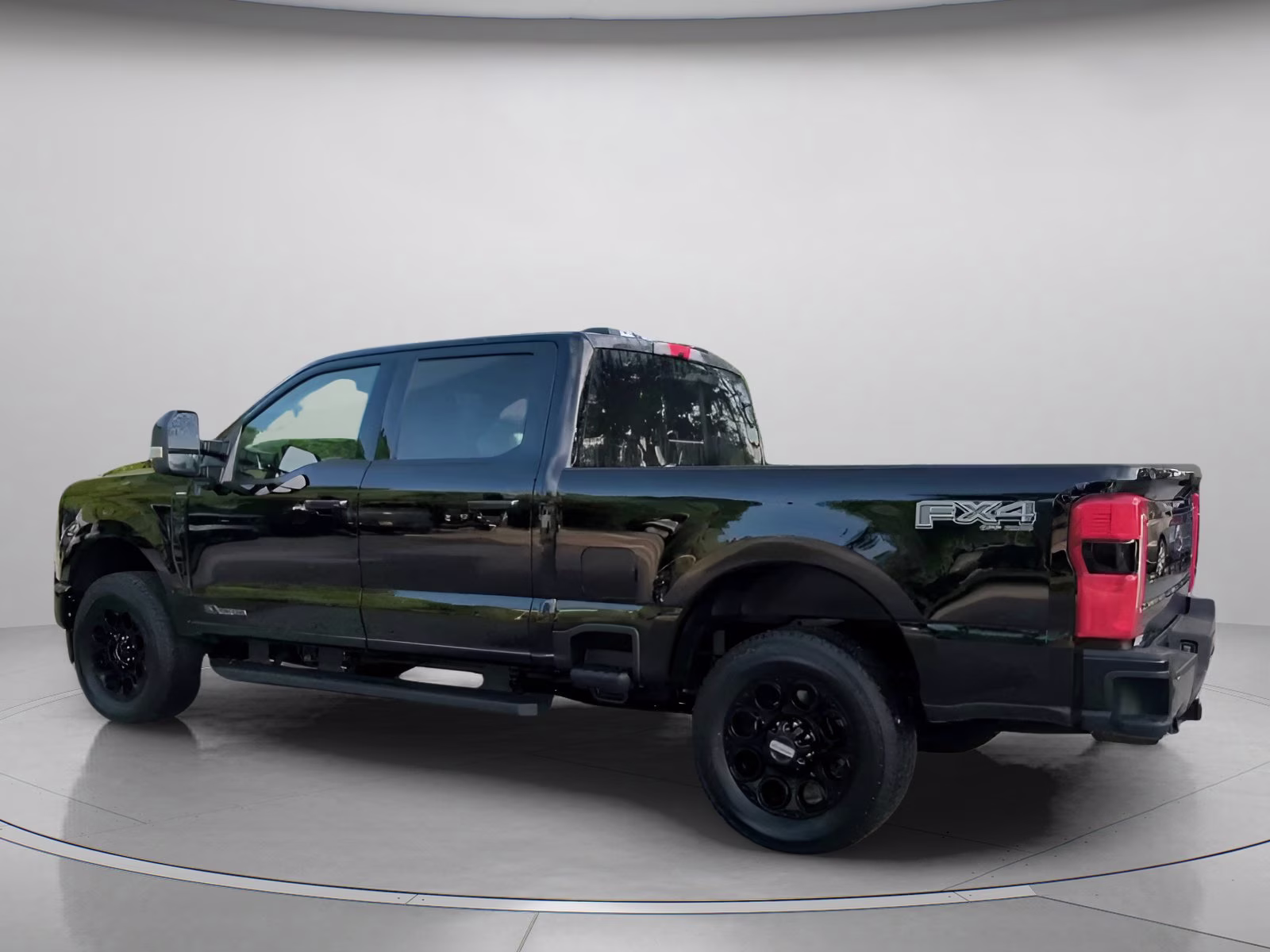 2026 Agate Black Metallic Ford Super Duty F-250 SRW LARIAT Crew Cab Pickup 4X4 Truck