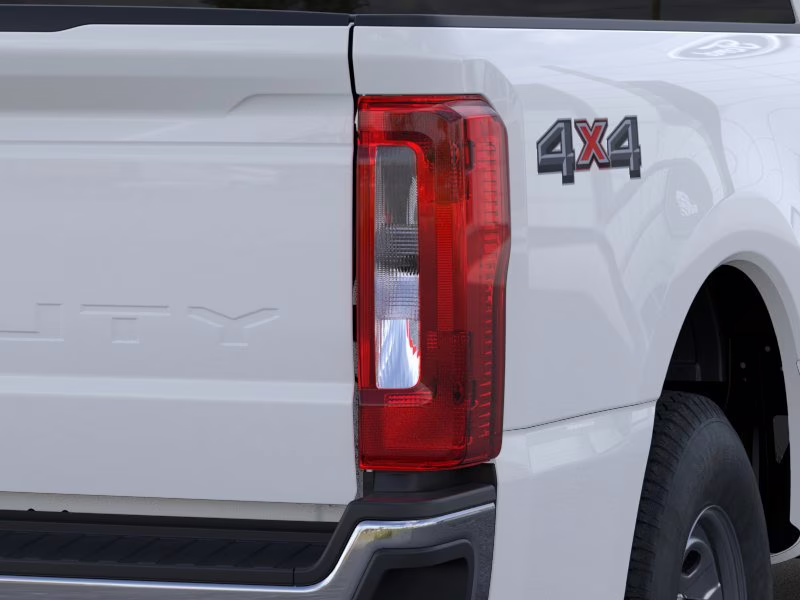 2026 Oxford White Ford Super Duty F-350 SRW XL Crew Cab Pickup 4X4 Truck