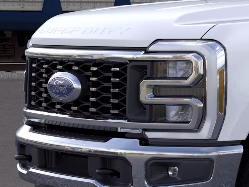2026 Star White Metallic Tri-Coat Ford Super Duty F-350 DRW LARIAT Crew Cab Pickup 4X4 Truck