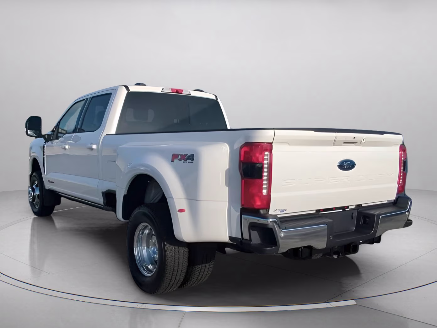 2026 Star White Metallic Tri-Coat Ford Super Duty F-350 DRW LARIAT Crew Cab Pickup 4X4 Truck
