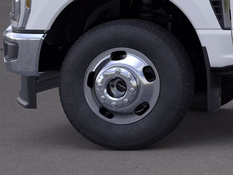 2026 Star White Metallic Tri-Coat Ford Super Duty F-350 DRW LARIAT Crew Cab Pickup 4X4 Truck
