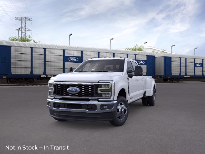 2026 Star White Metallic Tri-Coat Ford Super Duty F-350 DRW LARIAT Crew Cab Pickup 4X4 Truck