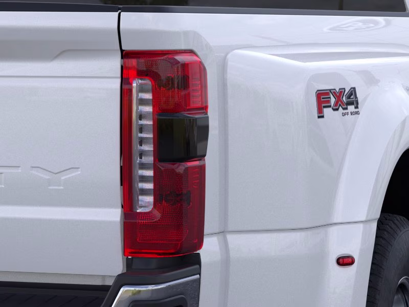 2026 Star White Metallic Tri-Coat Ford Super Duty F-350 DRW LARIAT Crew Cab Pickup 4X4 Truck