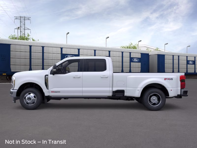 2026 Star White Metallic Tri-Coat Ford Super Duty F-350 DRW LARIAT Crew Cab Pickup 4X4 Truck
