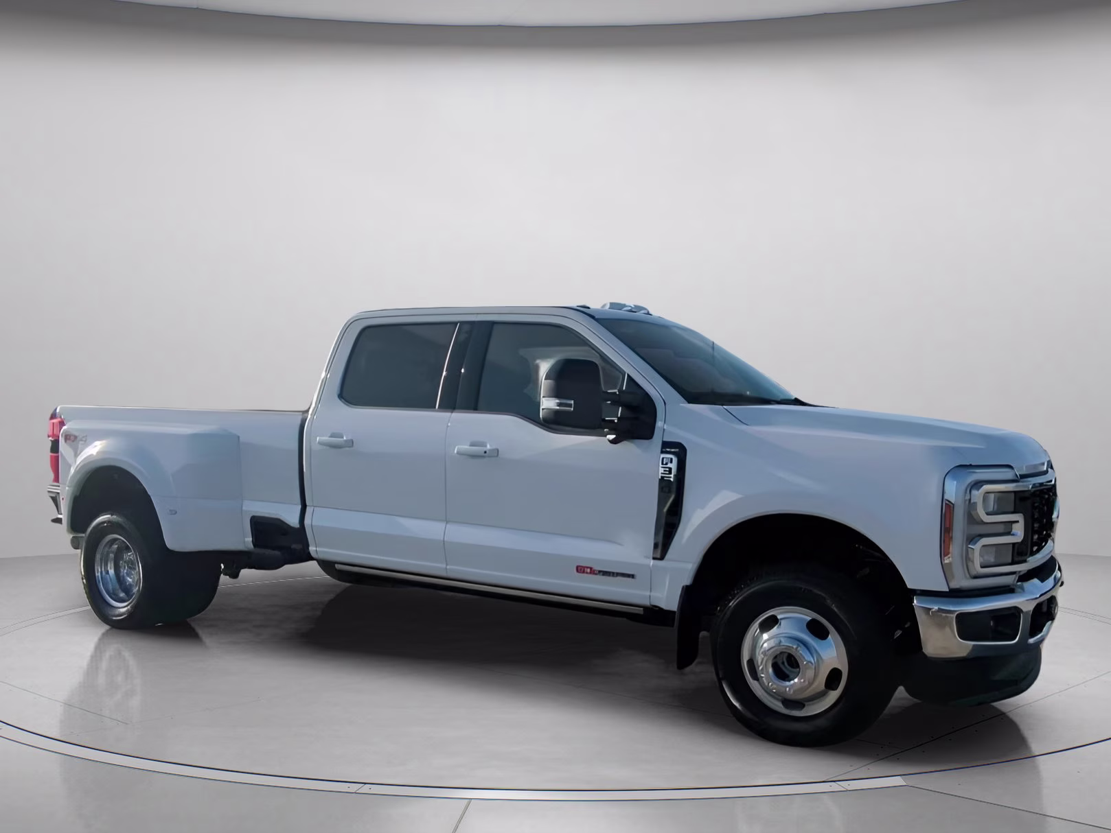 2026 Star White Metallic Tri-Coat Ford Super Duty F-350 DRW LARIAT Crew Cab Pickup 4X4 Truck
