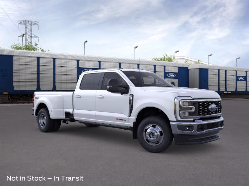 2026 Star White Metallic Tri-Coat Ford Super Duty F-350 DRW LARIAT Crew Cab Pickup 4X4 Truck