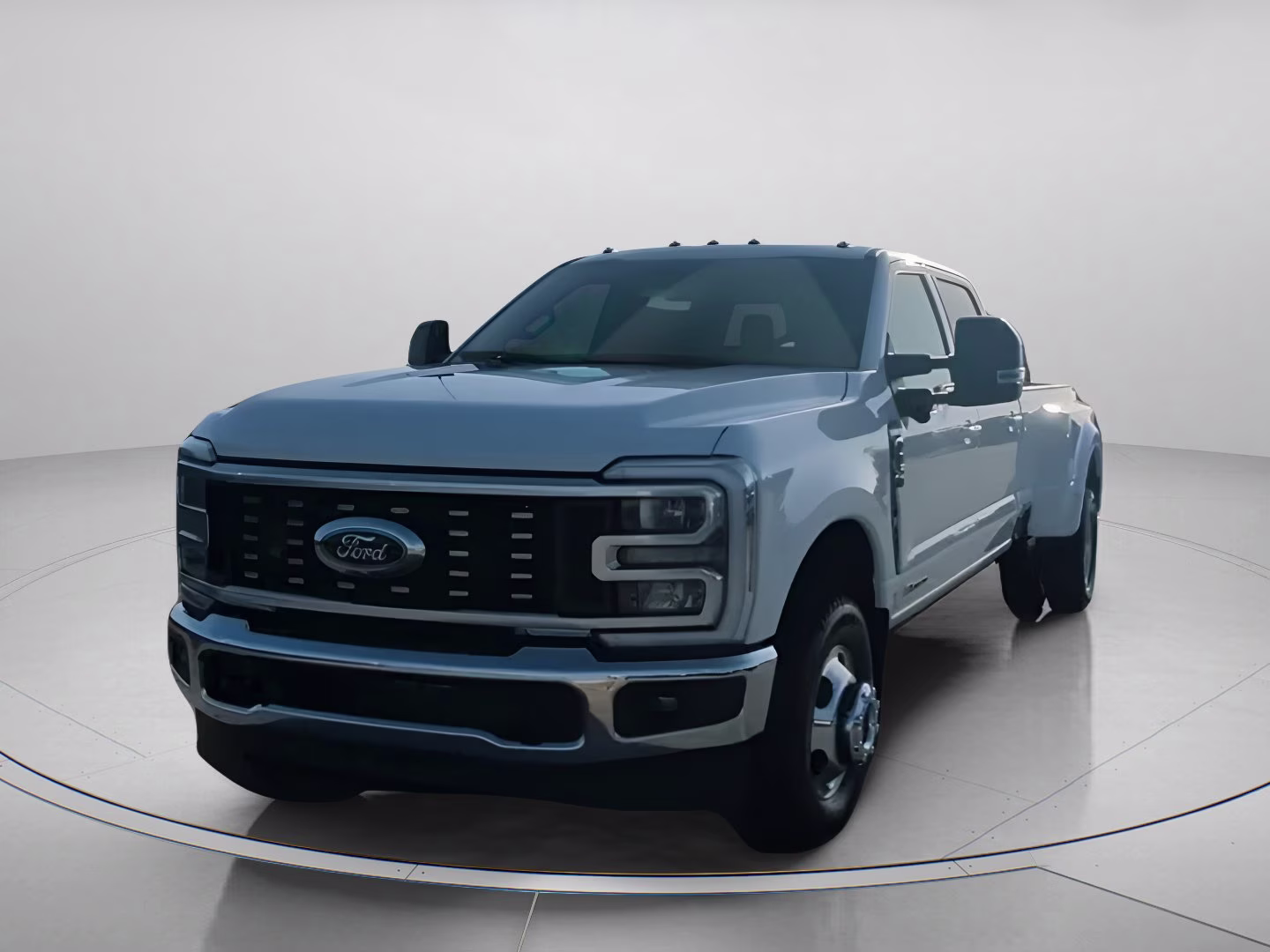 2026 Star White Metallic Tri-Coat Ford Super Duty F-350 DRW LARIAT Crew Cab Pickup 4X4 Truck
