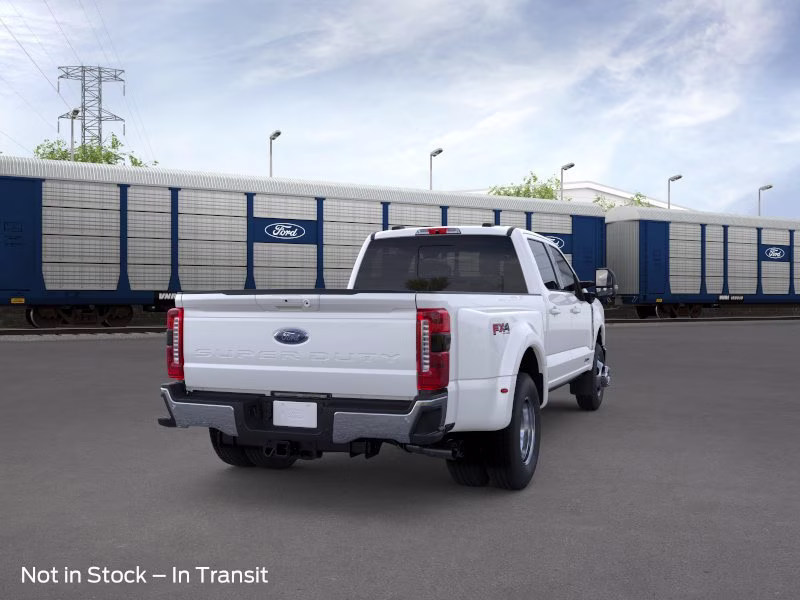 2026 Star White Metallic Tri-Coat Ford Super Duty F-350 DRW LARIAT Crew Cab Pickup 4X4 Truck