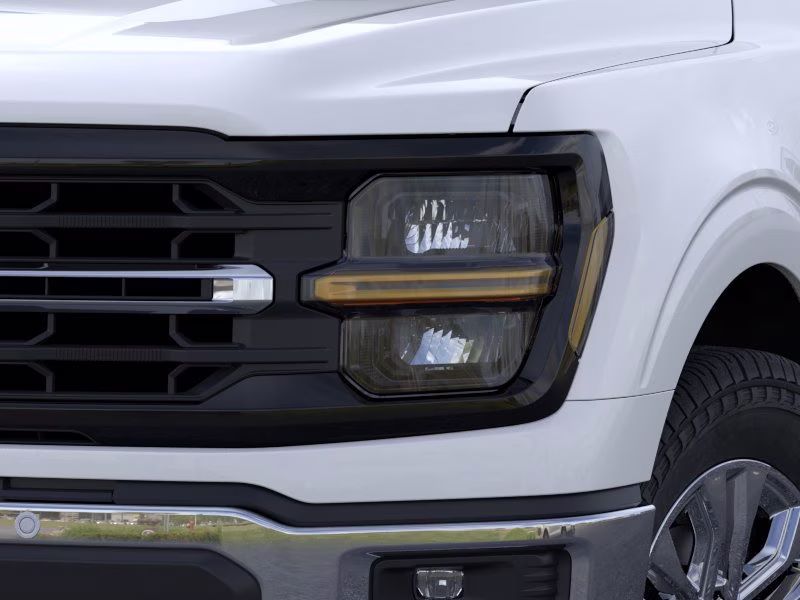 2026 Oxford White Ford F-150 XLT Crew Cab Pickup 4X4 Truck