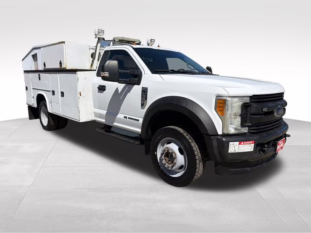 2017 Oxford White Ford Super Duty F-550 DRW XL 4X4 Chassis