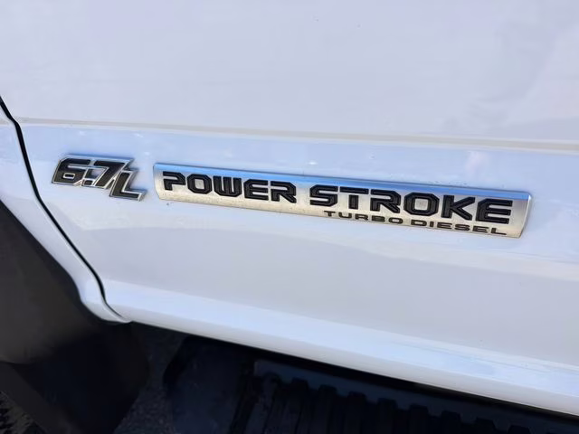 2017 Oxford White Ford Super Duty F-550 DRW XL 4X4 Chassis