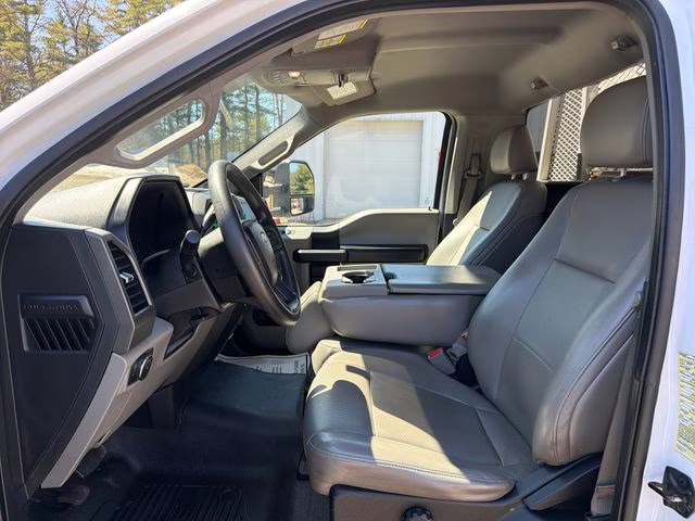 2017 Oxford White Ford Super Duty F-550 DRW XL 4X4 Chassis