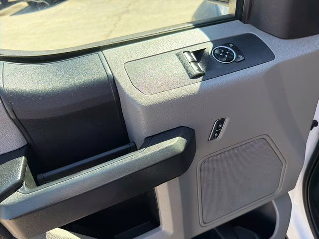 2017 Oxford White Ford Super Duty F-550 DRW XL 4X4 Chassis