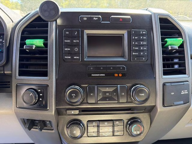 2017 Oxford White Ford Super Duty F-550 DRW XL 4X4 Chassis