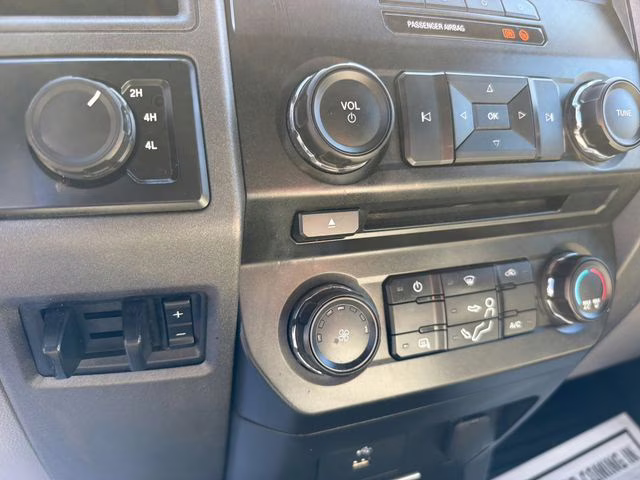 2017 Oxford White Ford Super Duty F-550 DRW XL 4X4 Chassis