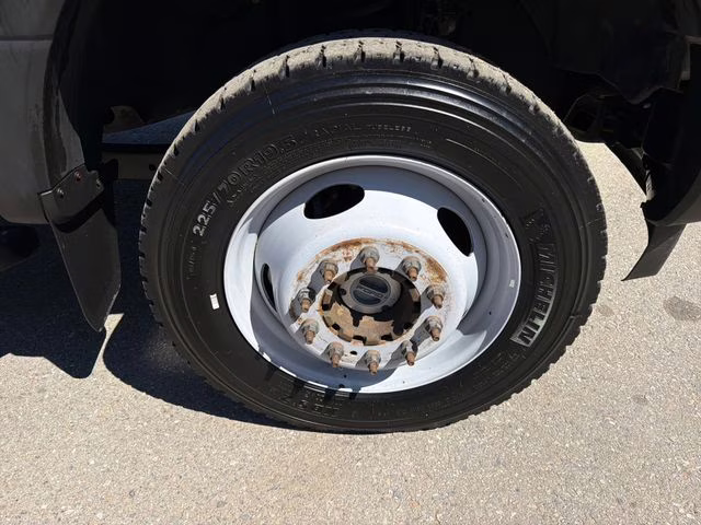 2017 Oxford White Ford Super Duty F-550 DRW XL 4X4 Chassis