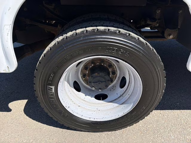 2017 Oxford White Ford Super Duty F-550 DRW XL 4X4 Chassis