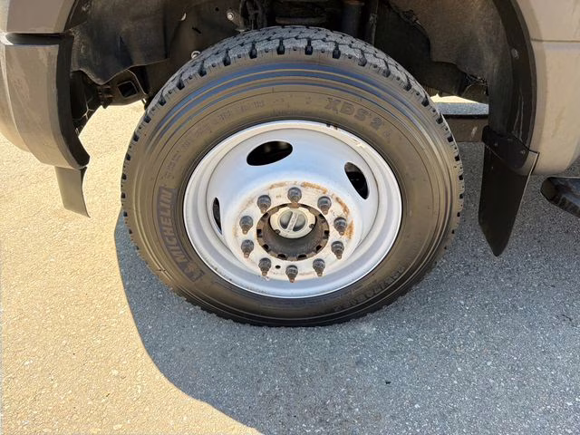 2017 Oxford White Ford Super Duty F-550 DRW XL 4X4 Chassis