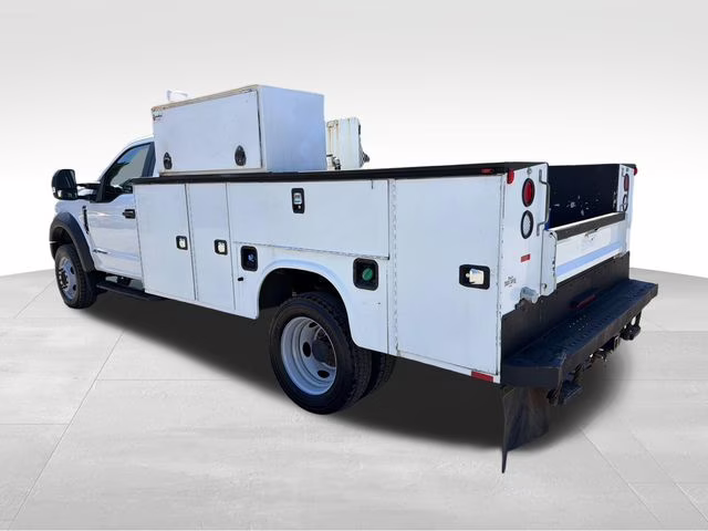 2017 Oxford White Ford Super Duty F-550 DRW XL 4X4 Chassis