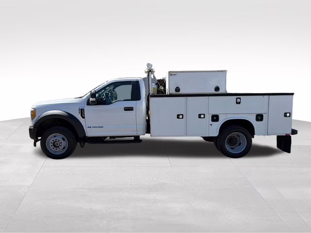 2017 Oxford White Ford Super Duty F-550 DRW XL 4X4 Chassis