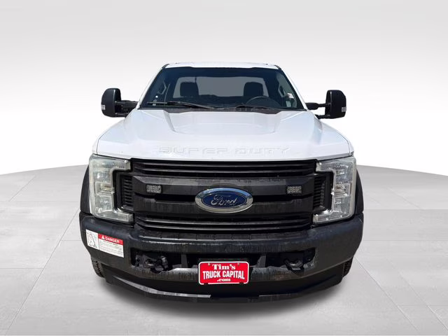 2017 Oxford White Ford Super Duty F-550 DRW XL 4X4 Chassis