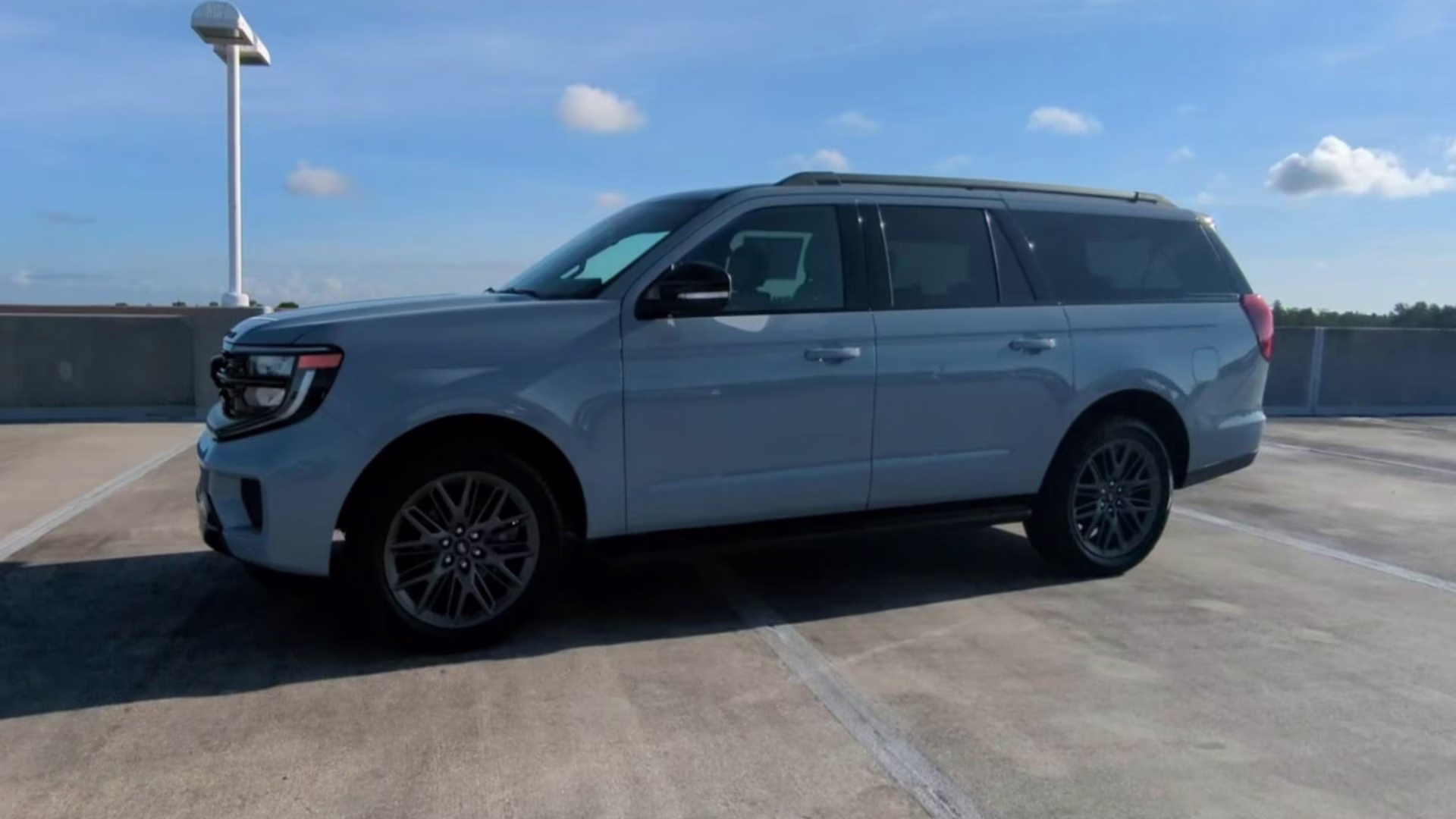 2026 Glacier Gray Metallic Tri-Coat Ford Expedition Max Platinum 4X4 SUV