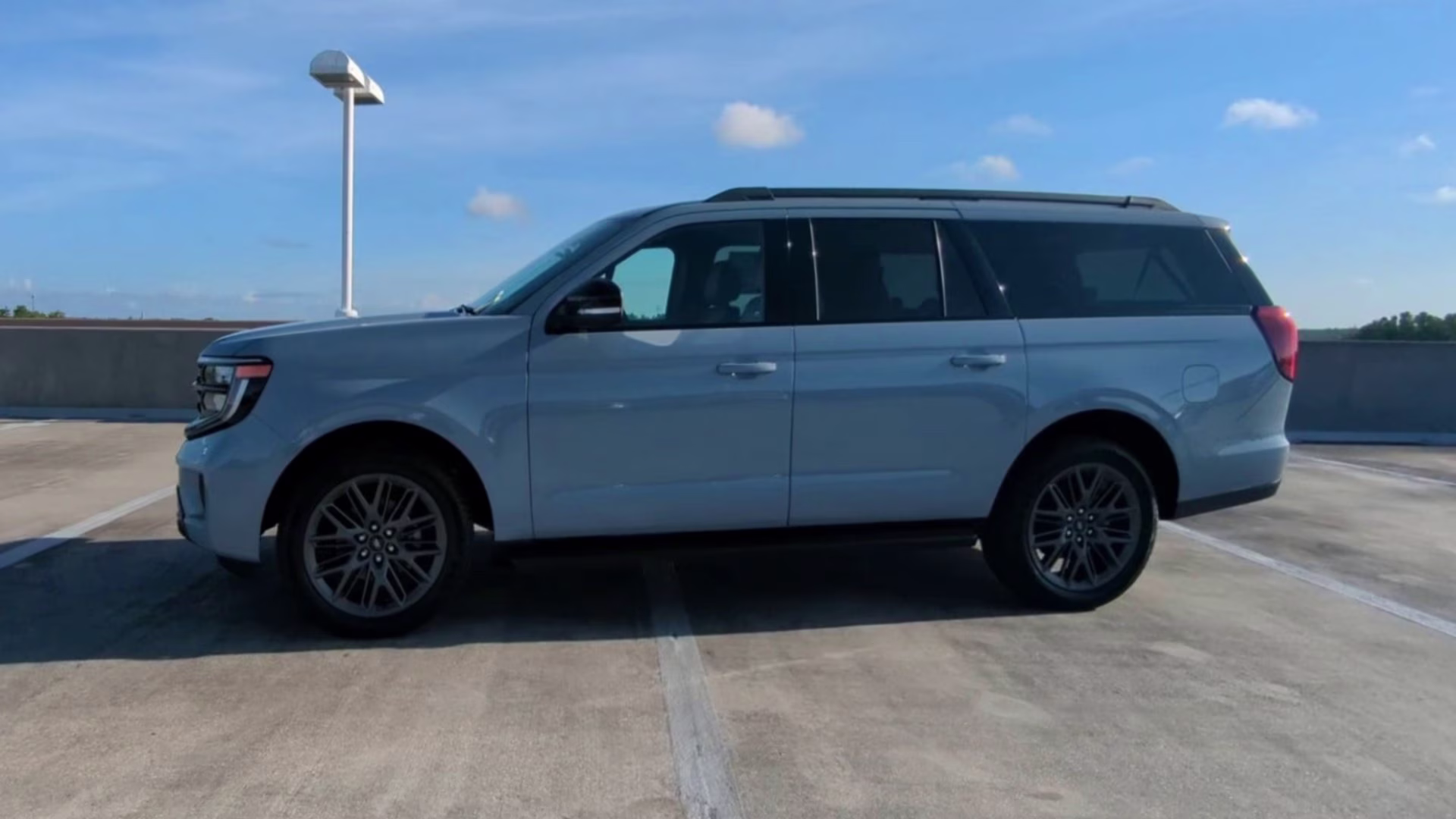 2026 Glacier Gray Metallic Tri-Coat Ford Expedition Max Platinum 4X4 SUV