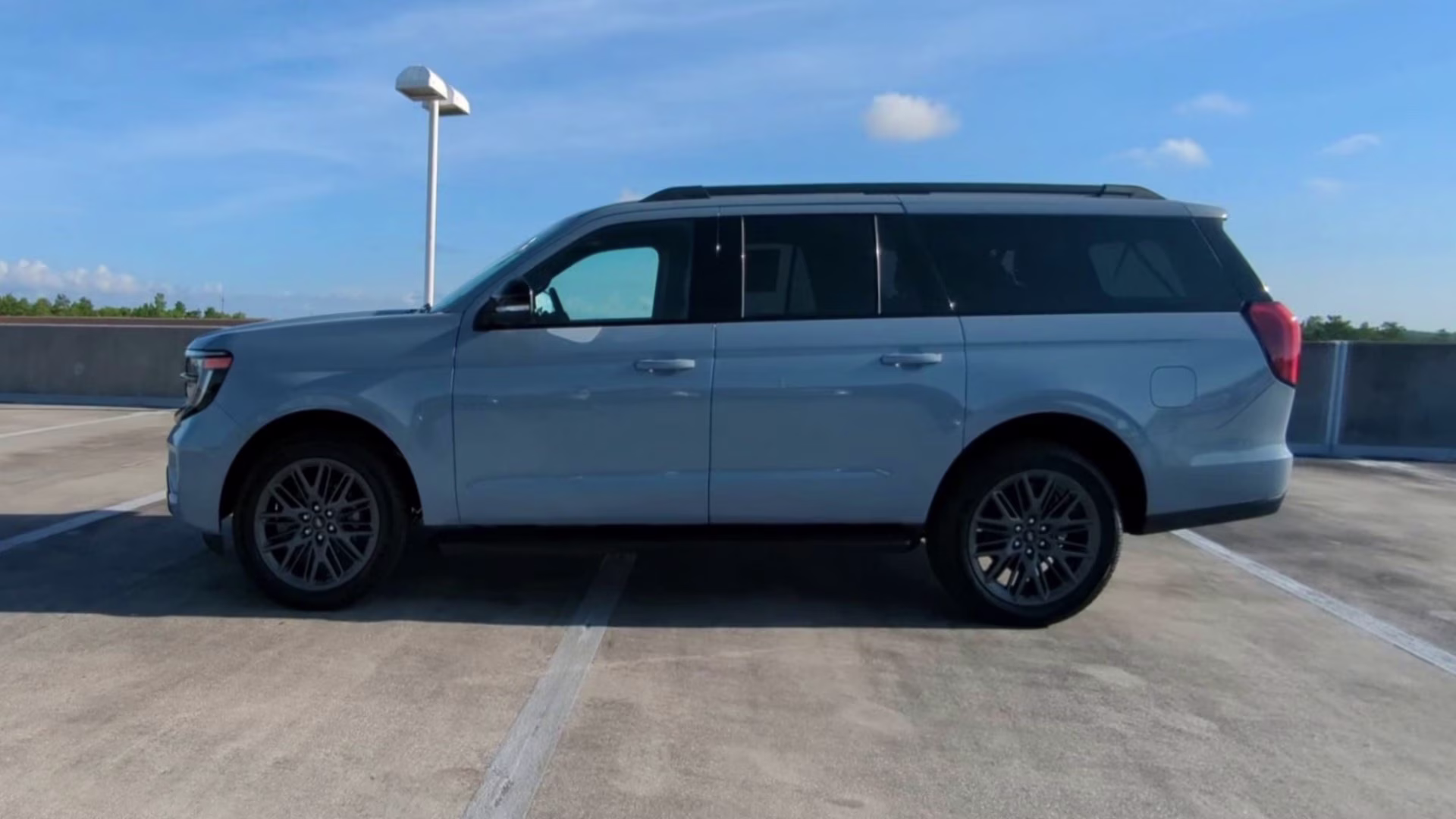 2026 Glacier Gray Metallic Tri-Coat Ford Expedition Max Platinum 4X4 SUV