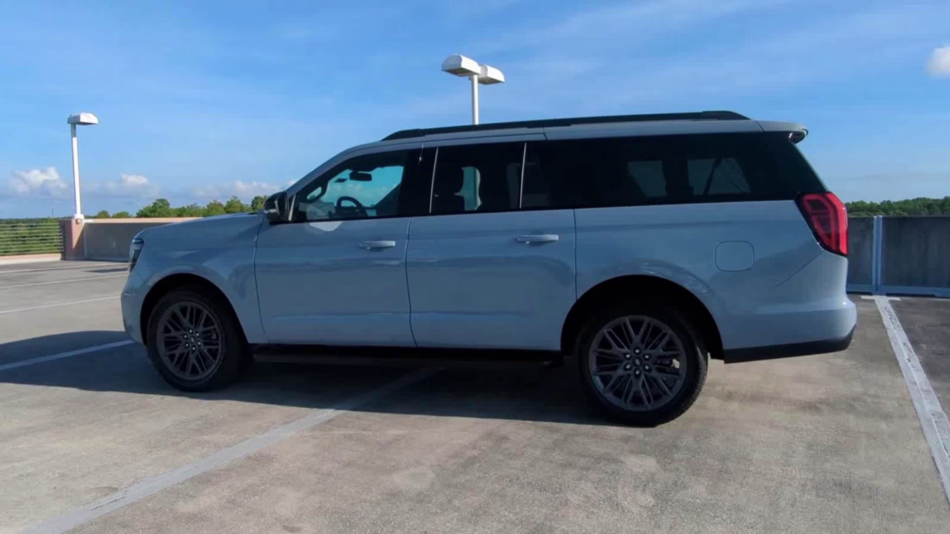2026 Glacier Gray Metallic Tri-Coat Ford Expedition Max Platinum 4X4 SUV
