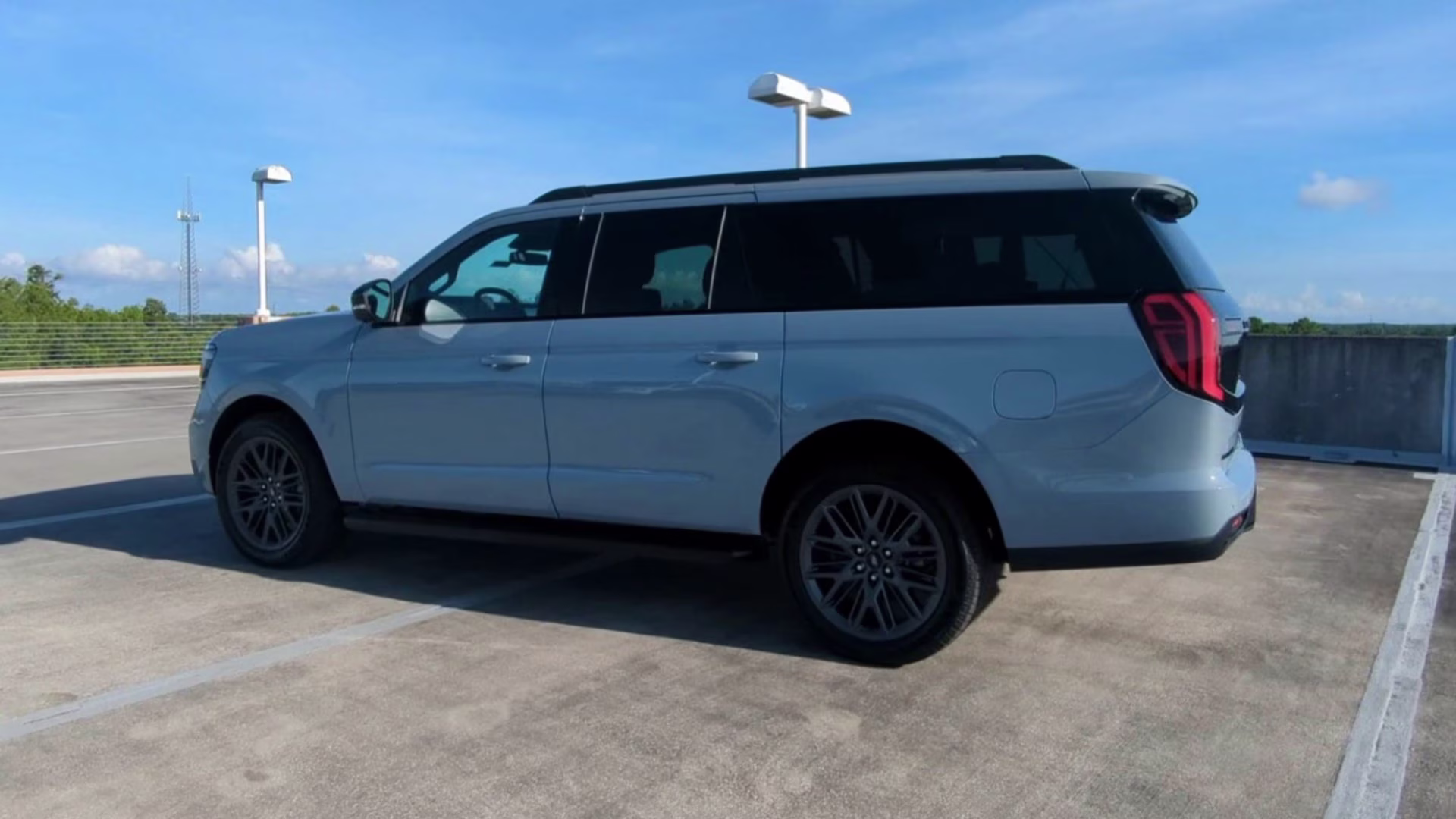 2026 Glacier Gray Metallic Tri-Coat Ford Expedition Max Platinum 4X4 SUV